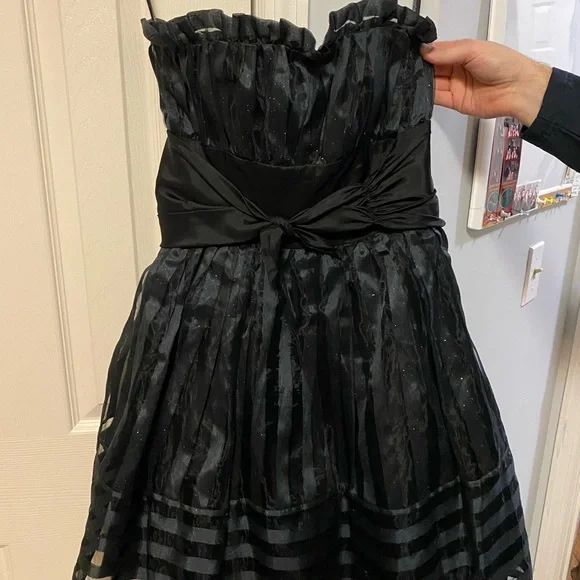 Betsey Johnson, size 4, black strapless mini dress